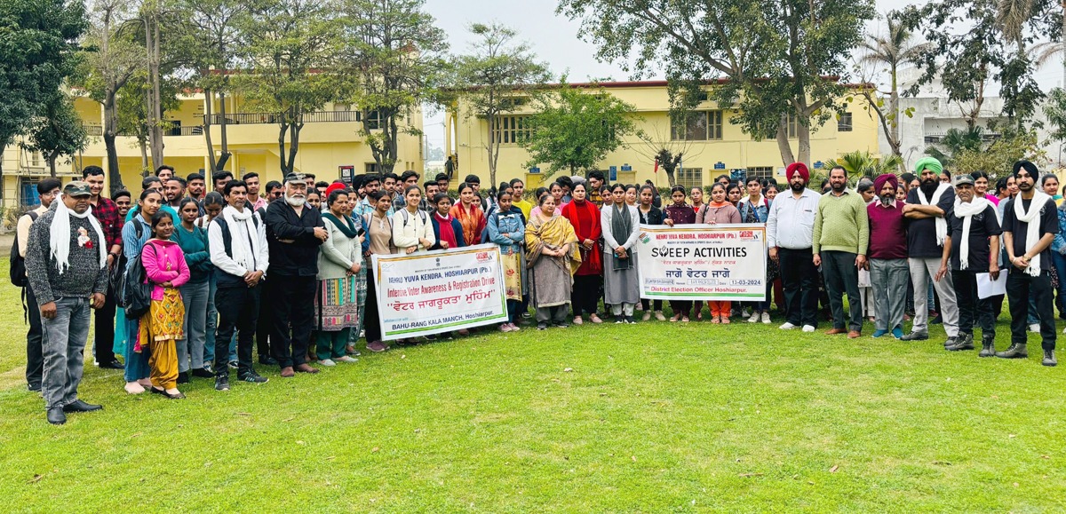 खालसा कॉलेज में बहुरंग कला मंच ने मंचीय नाटक 'जागो वोटर जागो' प्रस्तुत किया